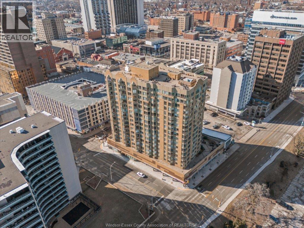 #906 75 RIVERSIDE DRIVE - Image 33