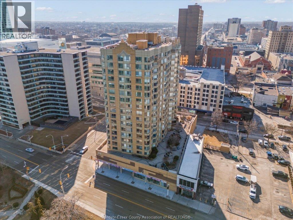 #906 75 RIVERSIDE DRIVE - Image 34