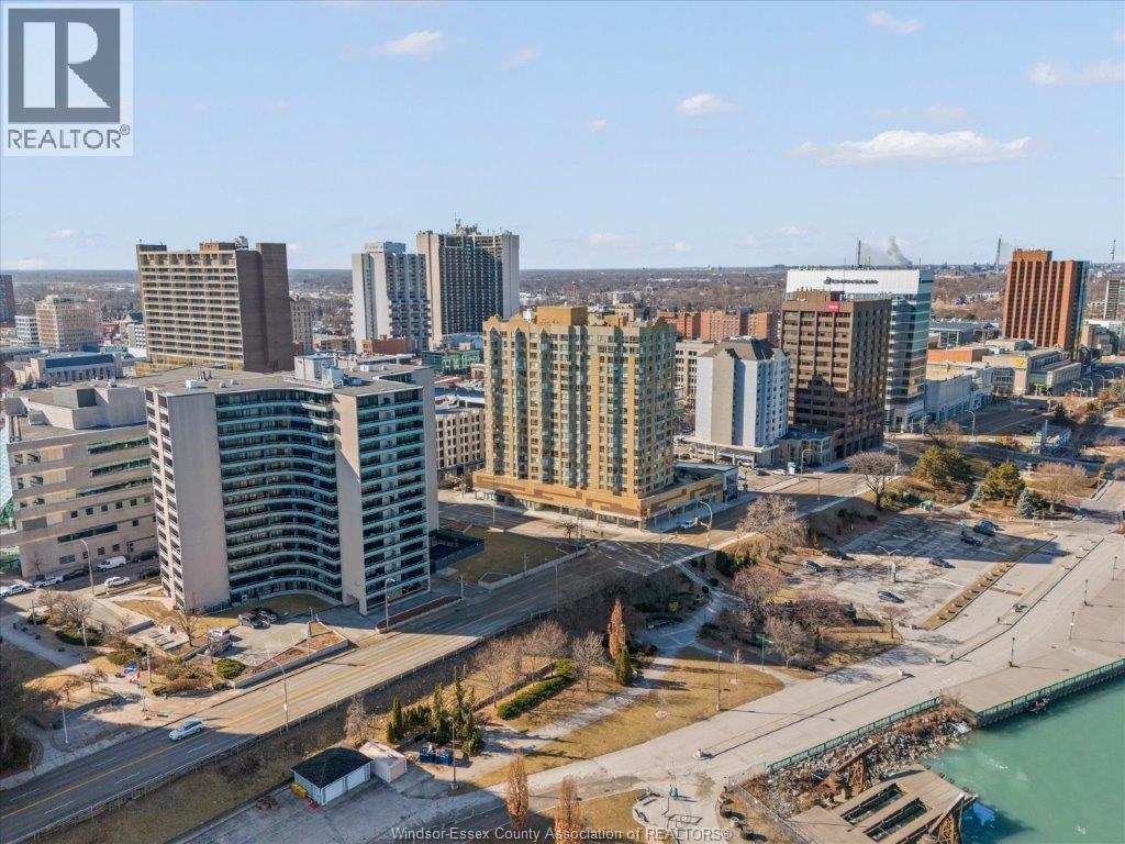 #906 75 RIVERSIDE DRIVE - Image 35