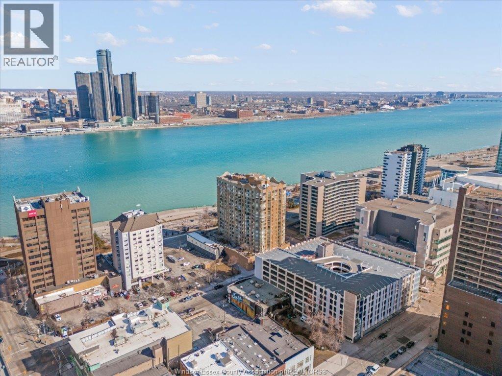 #906 75 RIVERSIDE DRIVE - 36