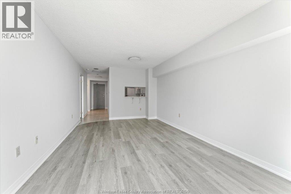 #906 75 RIVERSIDE DRIVE - Image 5