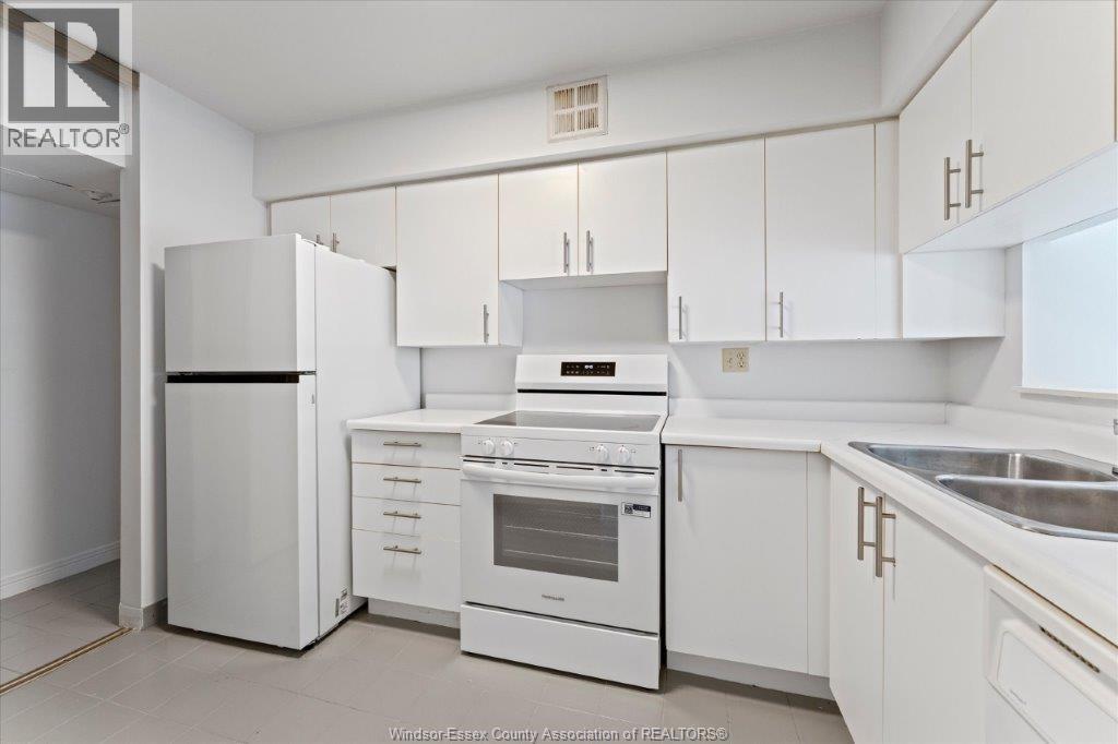 #906 75 RIVERSIDE DRIVE - Image 6