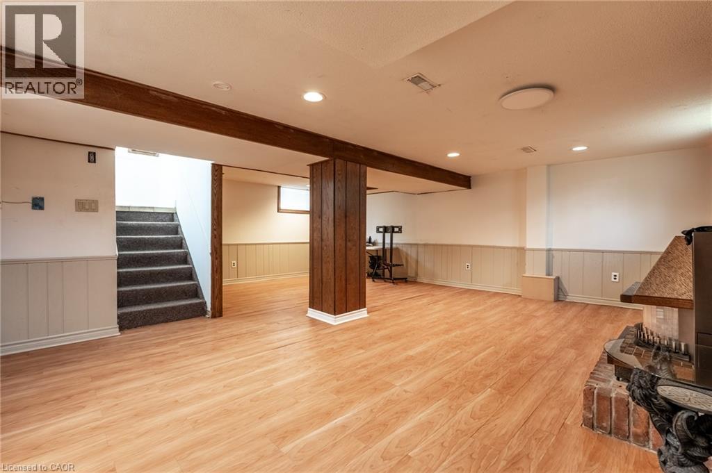 27 DELEVAN Crescent - 20