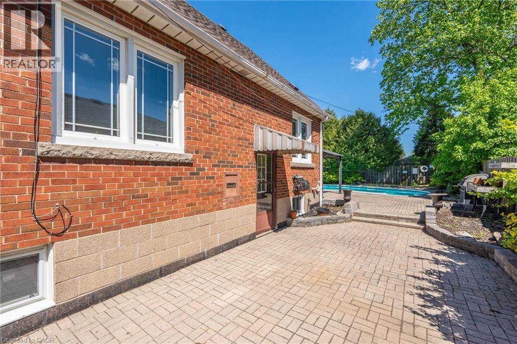 27 DELEVAN Crescent - 25