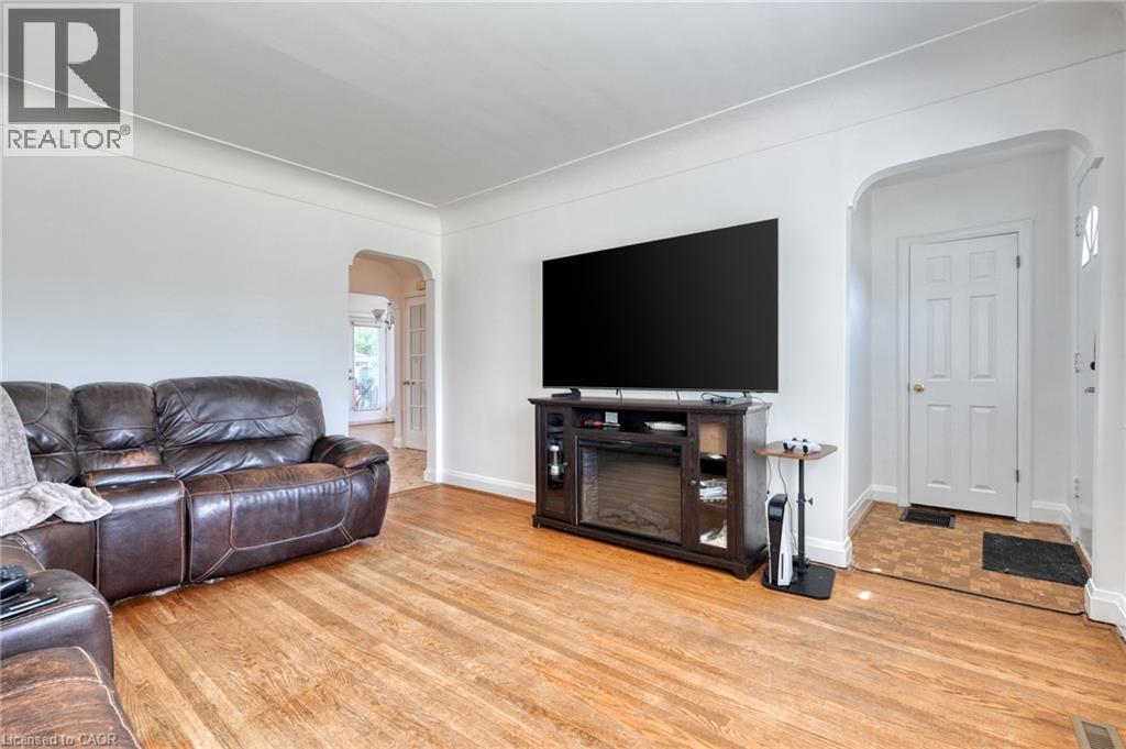 27 DELEVAN Crescent - 4