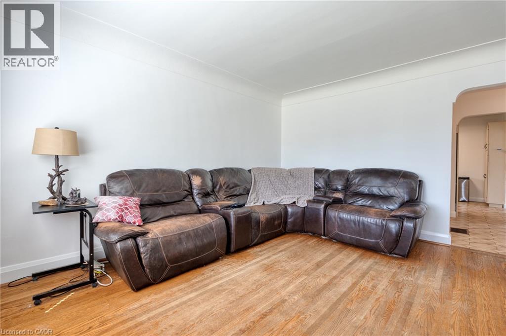 27 DELEVAN Crescent - 5