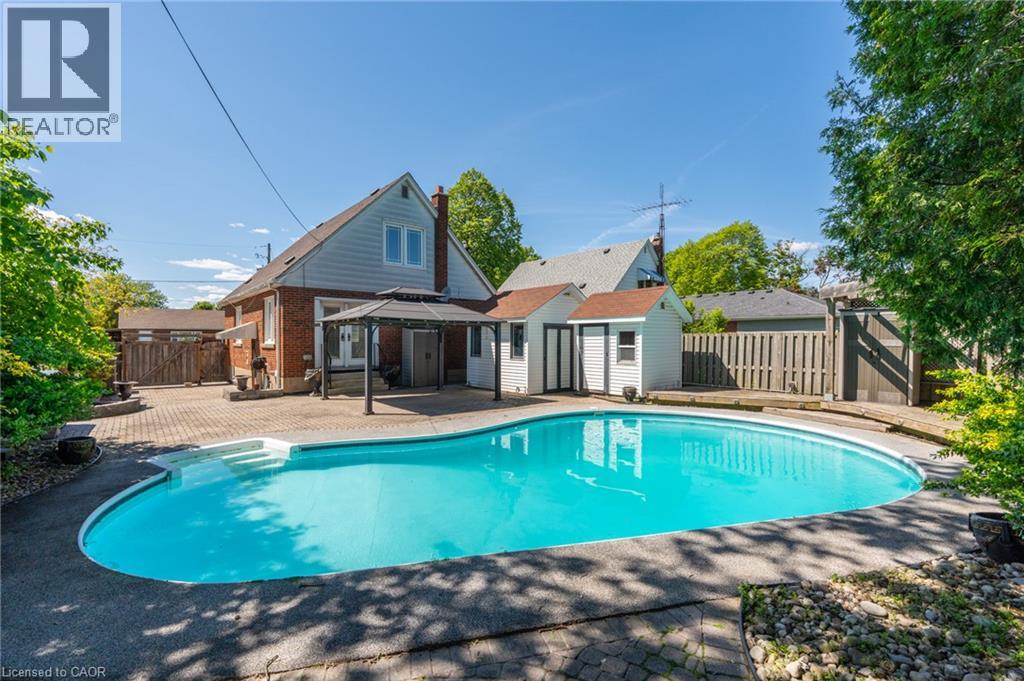 27 DELEVAN Crescent - 30