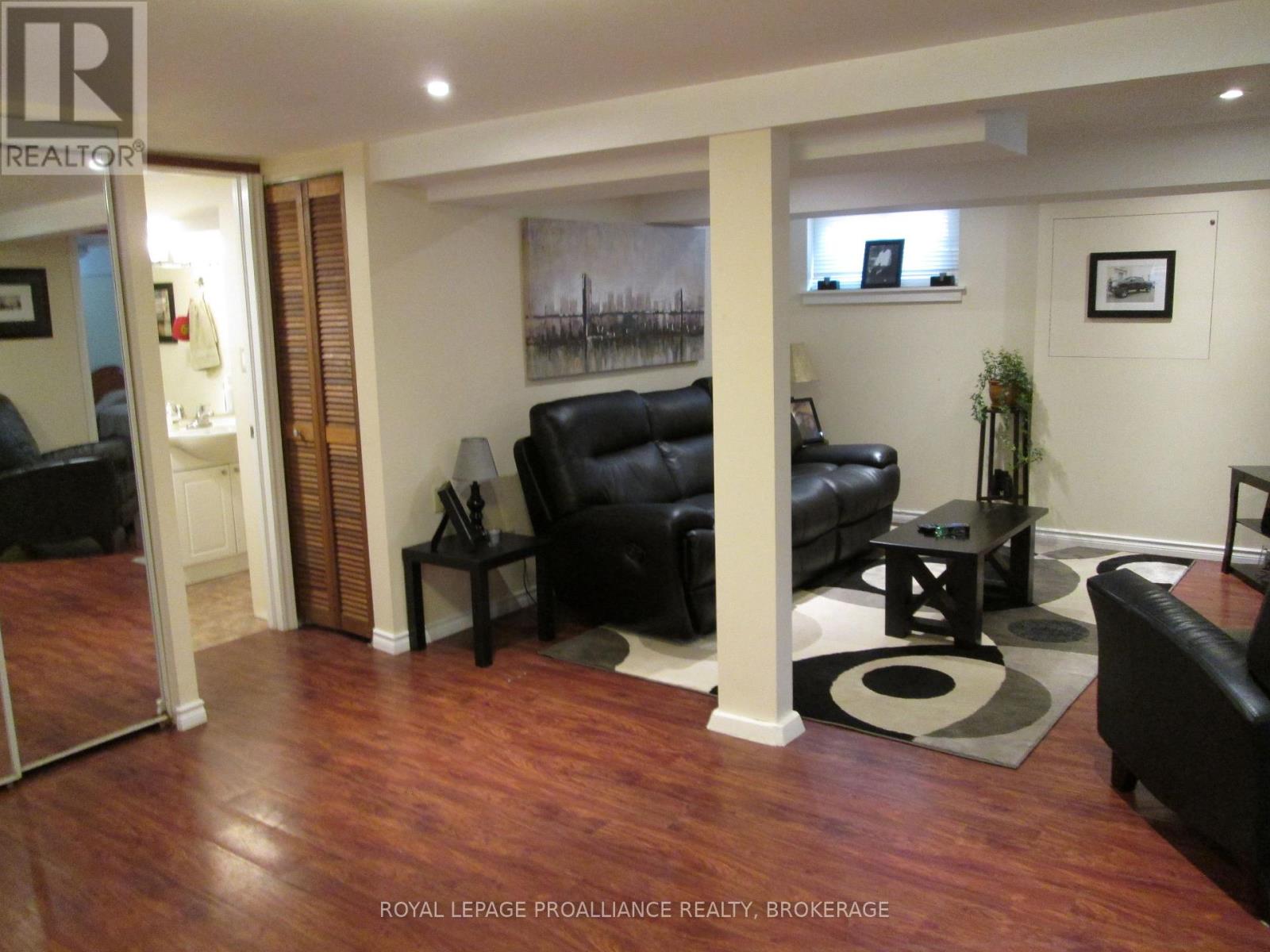 50 CAMPBELL CRESCENT - 11