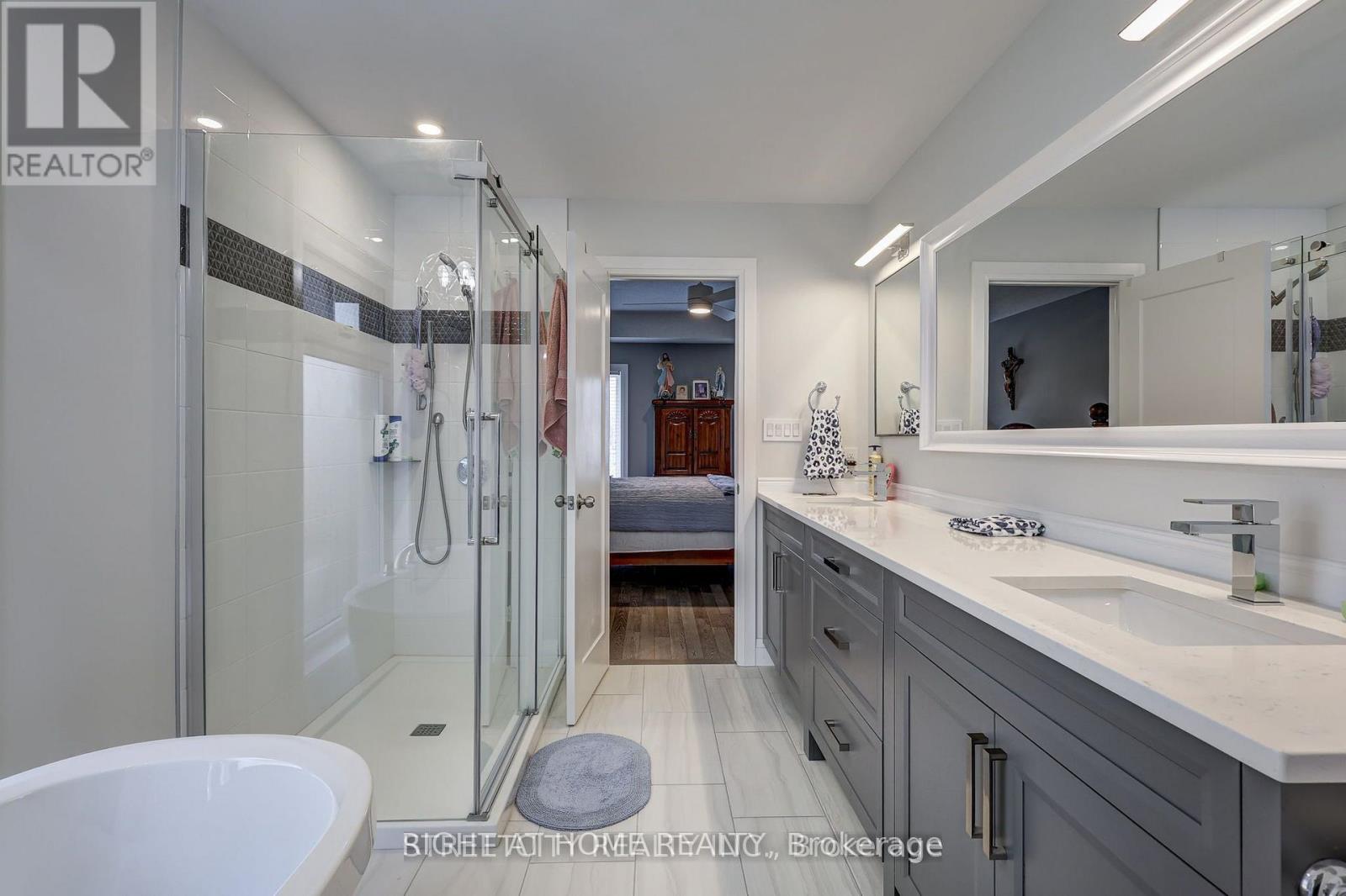 95 OPTIMIST DRIVE - Image 30
