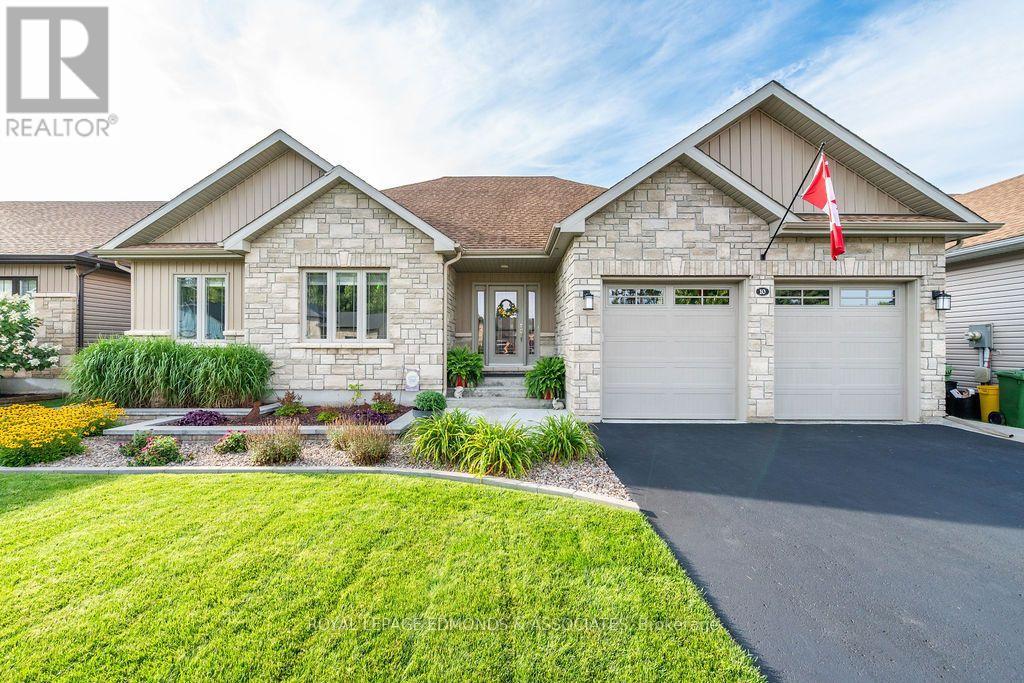 10 NOBLE CRESCENT