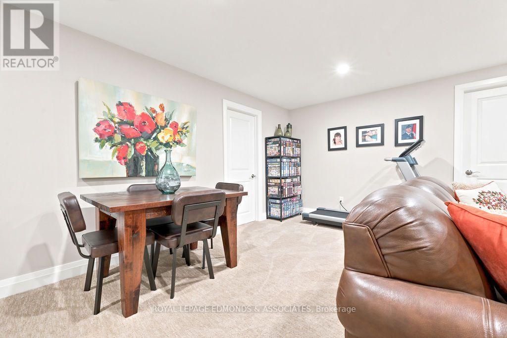 10 NOBLE CRESCENT - Image 28