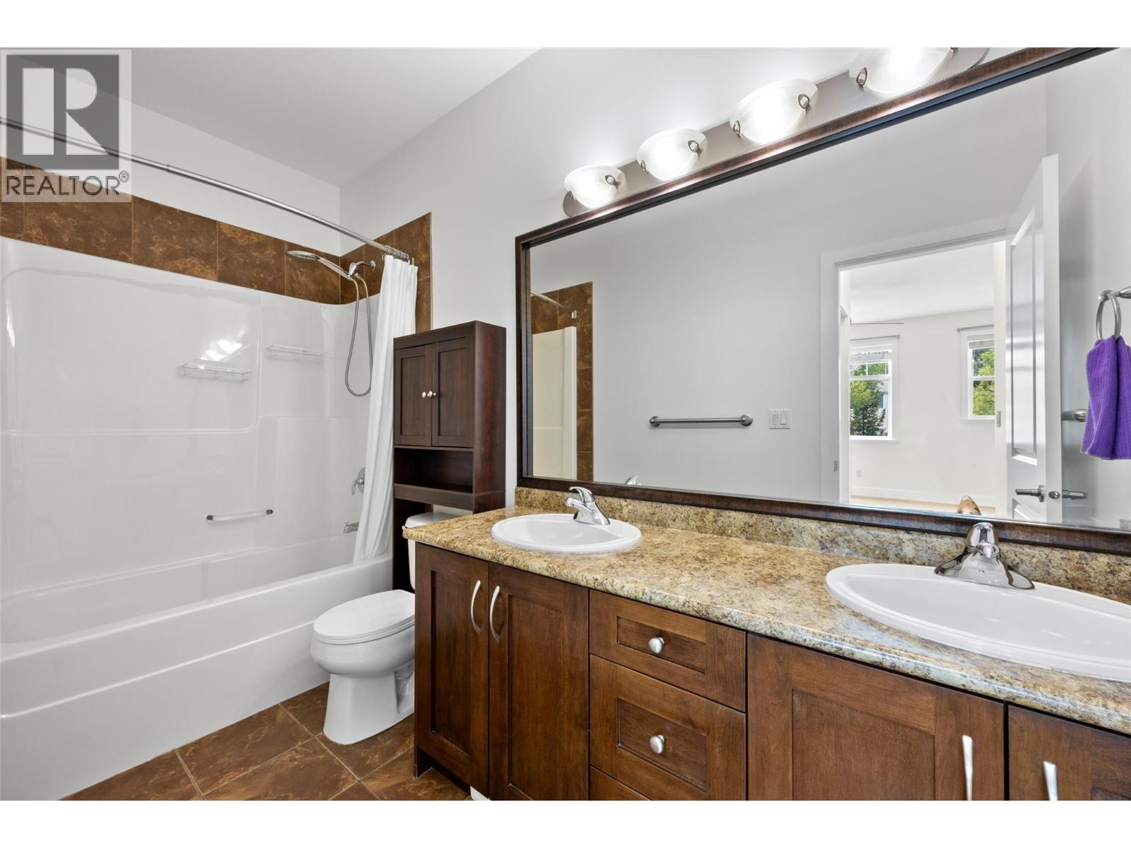 #5 2046 Robson Place - Image 16