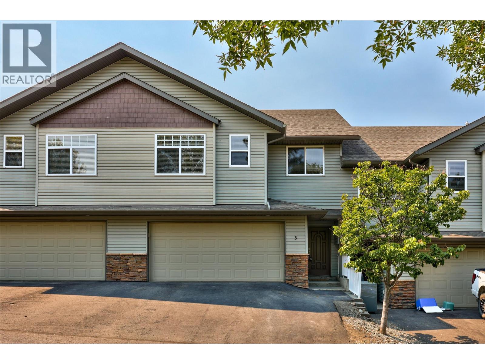 #5 2046 Robson Place - 1