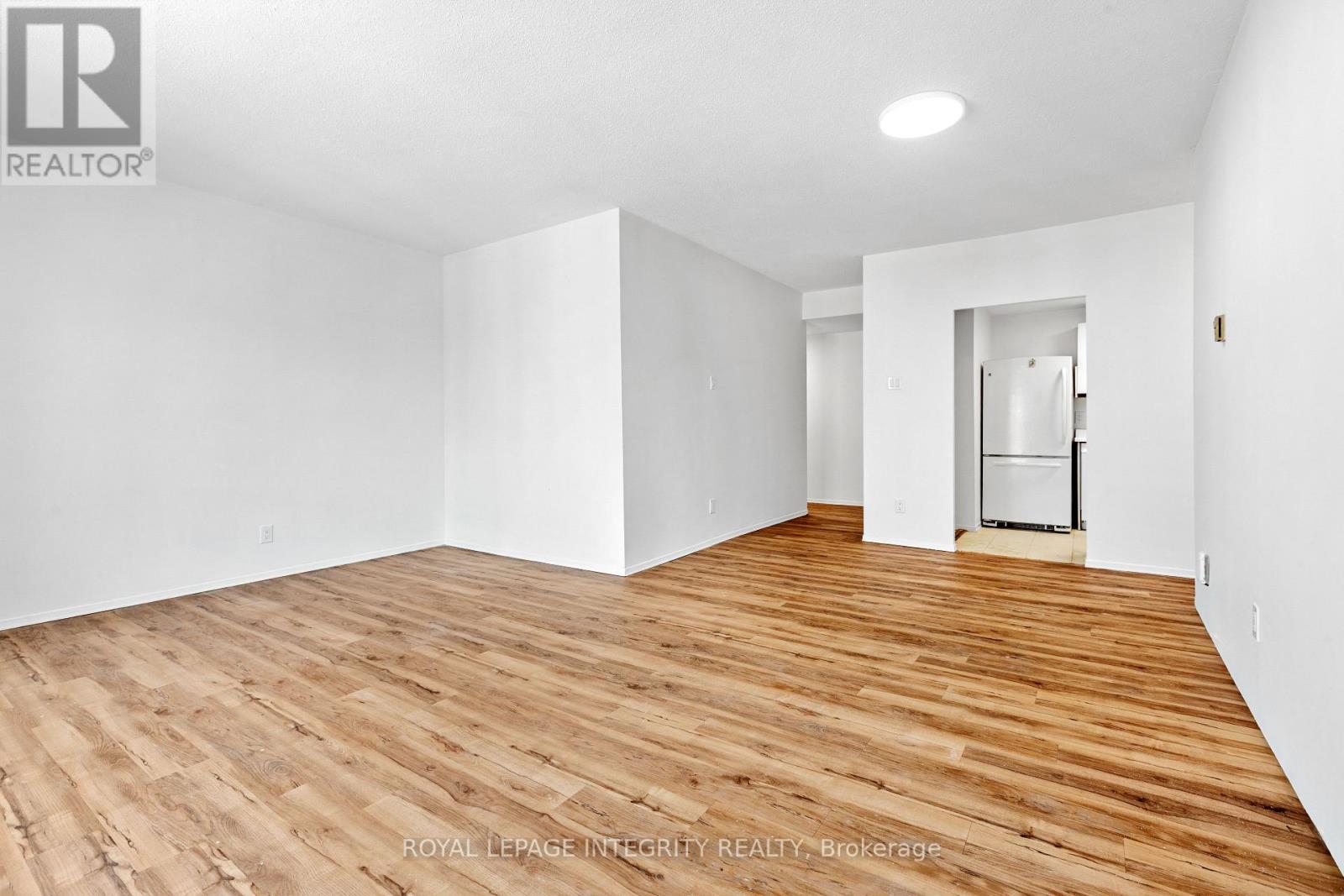 #2001 475 LAURIER AVENUE W - Image 8