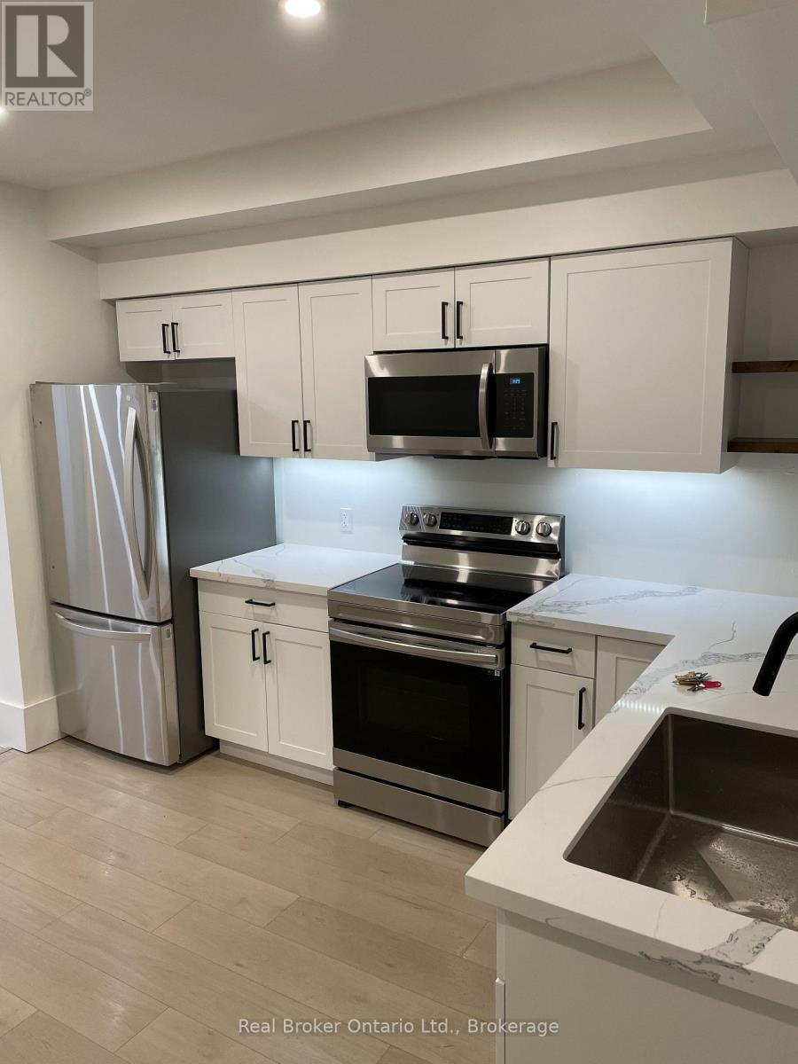 LOWER - 104 AYLMER STREET N