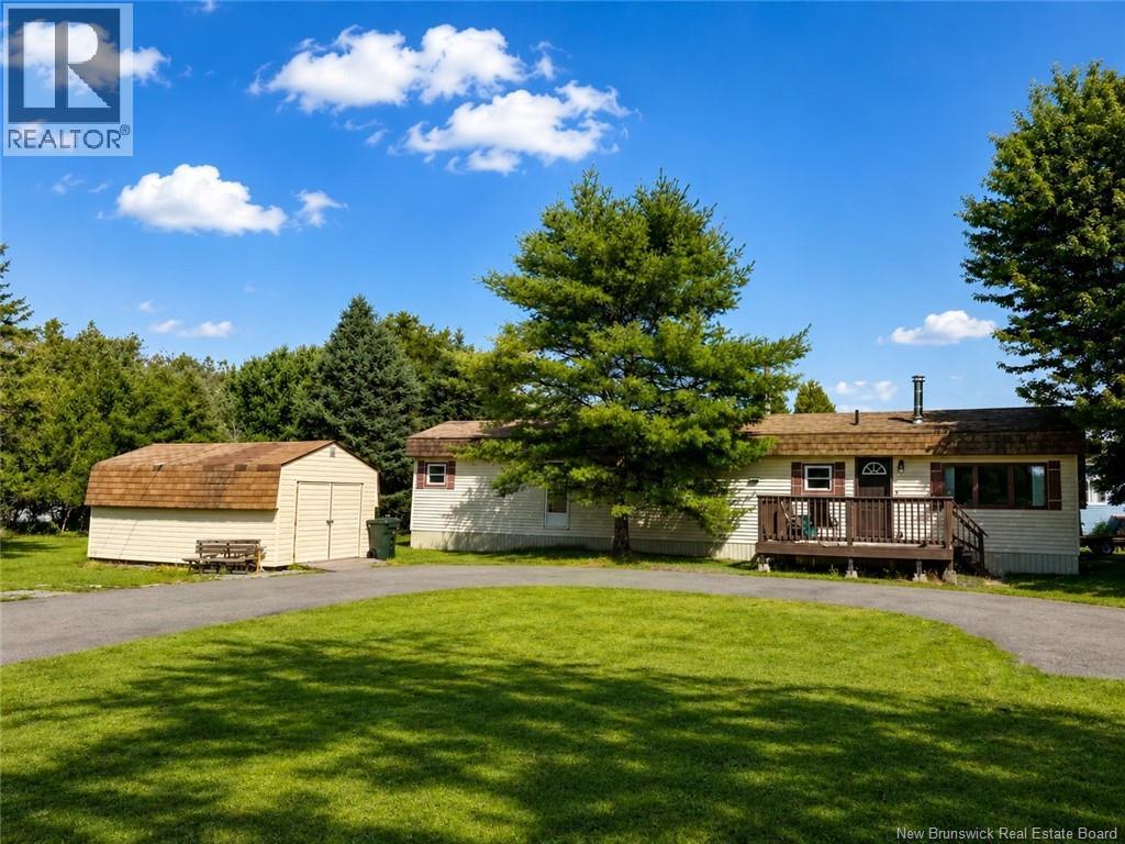 144 Conifer Crescent - 1