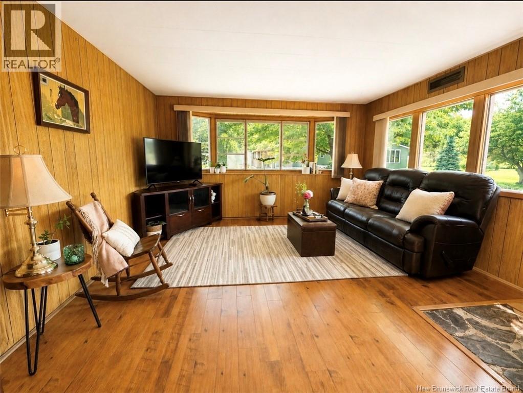 144 Conifer Crescent - Image 4