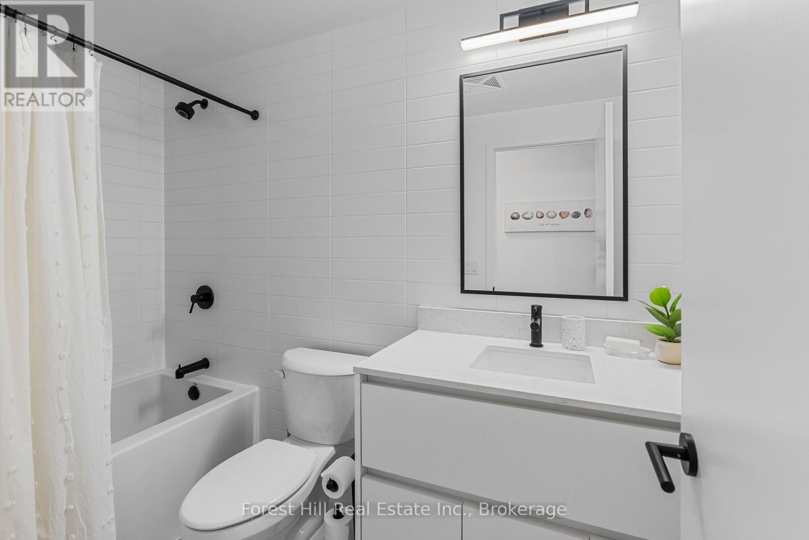 #326 31 HURON STREET - Image 20