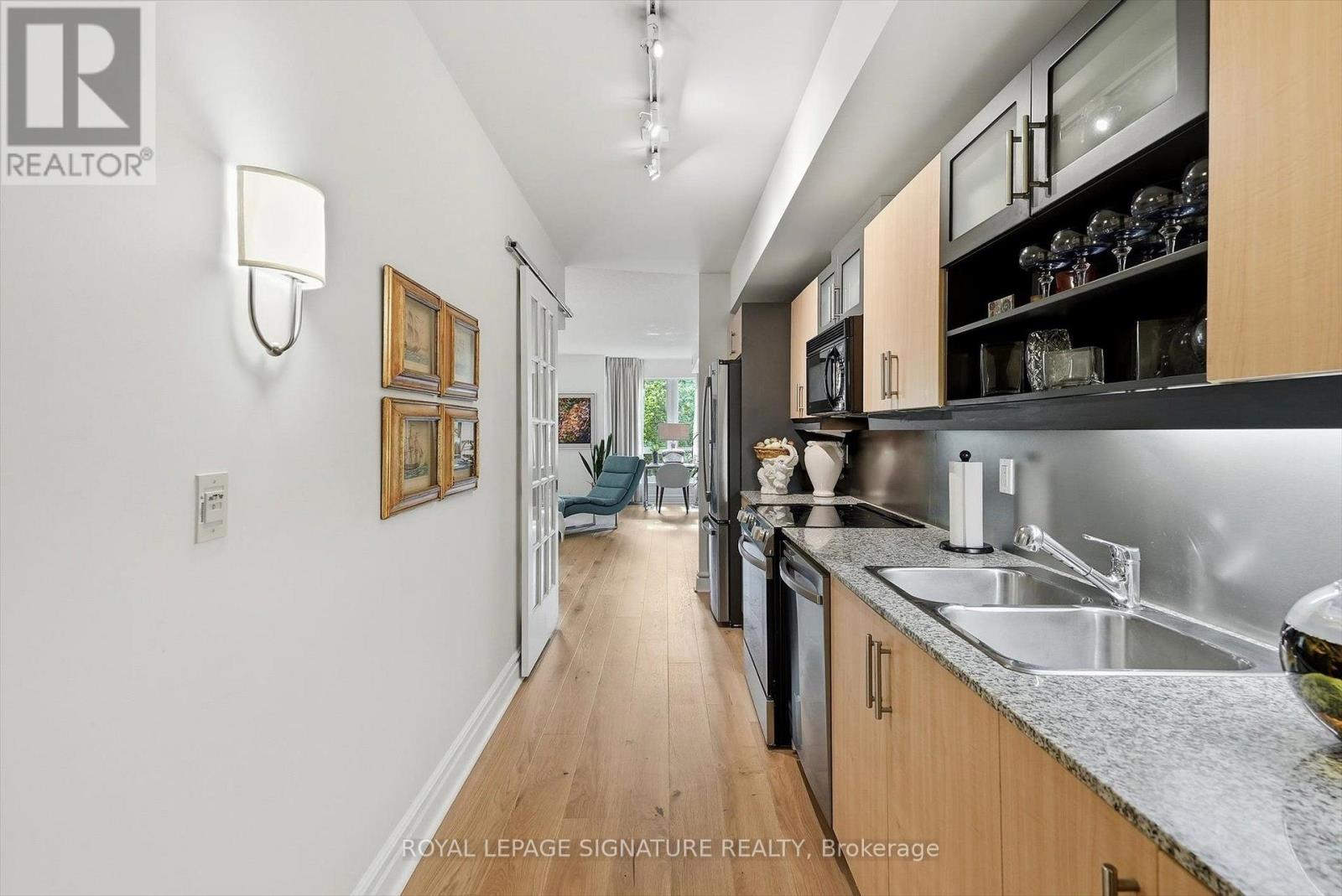 #M07 350 WELLINGTON STREET W - 3