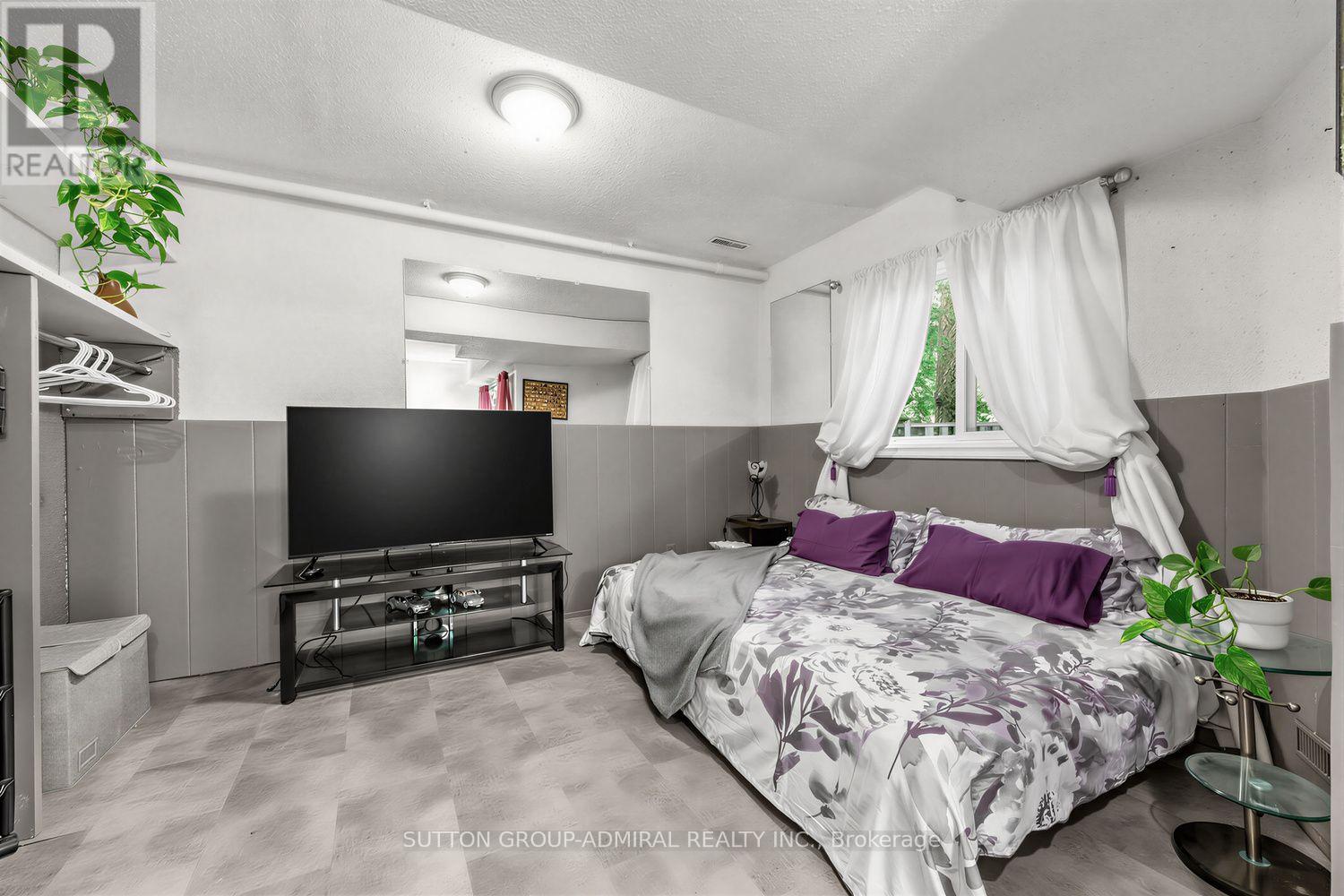 19 CARNIVAL COURT - 32