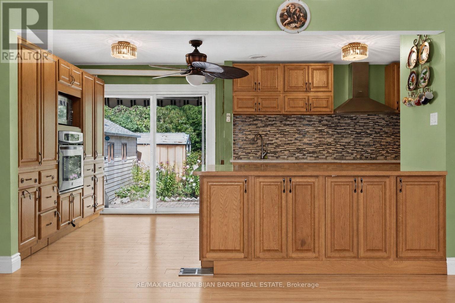 601 CONACHER DRIVE - 11