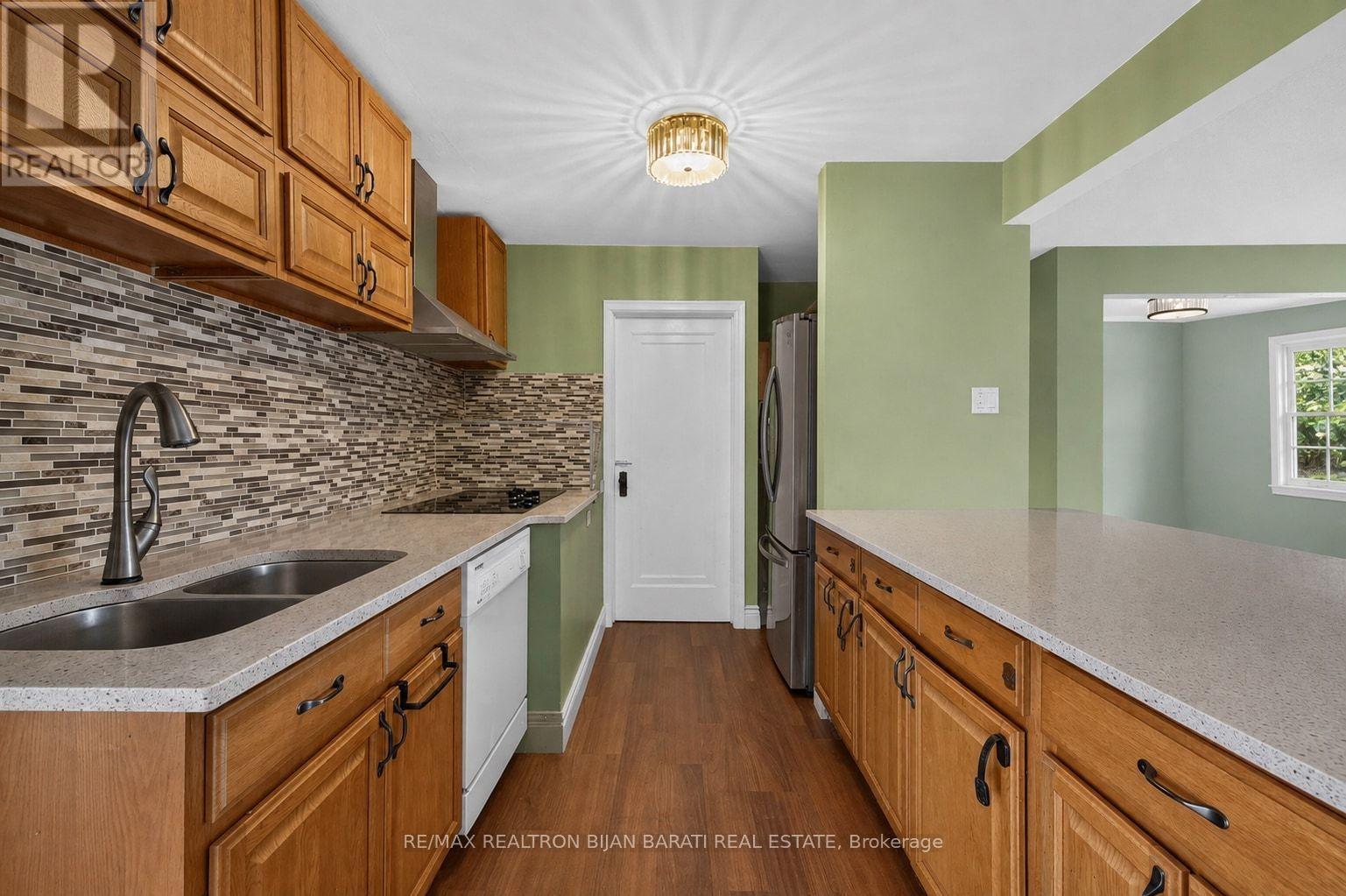 601 CONACHER DRIVE - 14