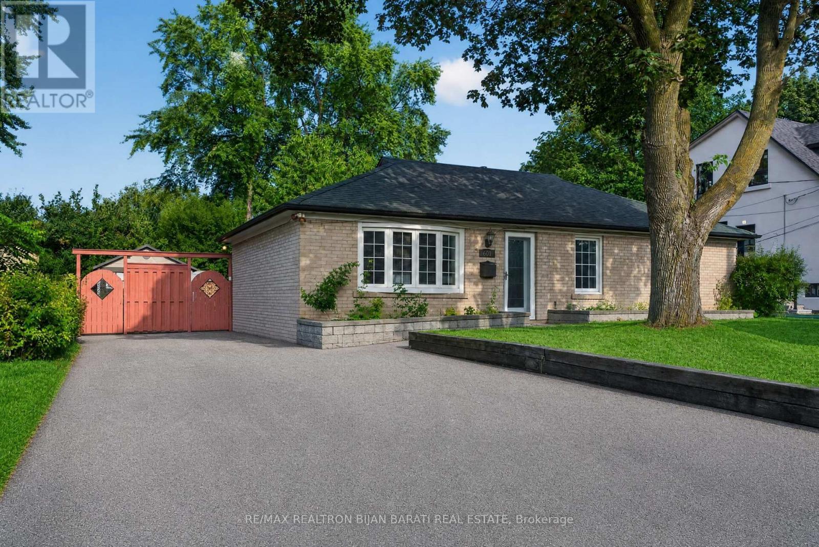 601 CONACHER DRIVE - 2
