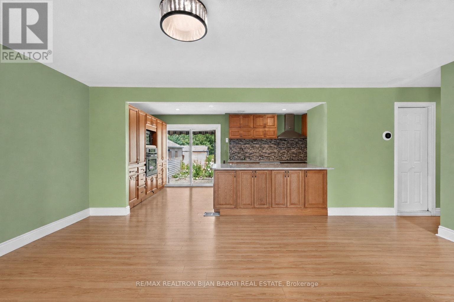 601 CONACHER DRIVE - 9