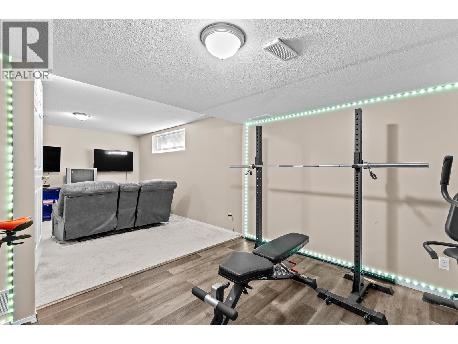 715 Hemlock Road - 31