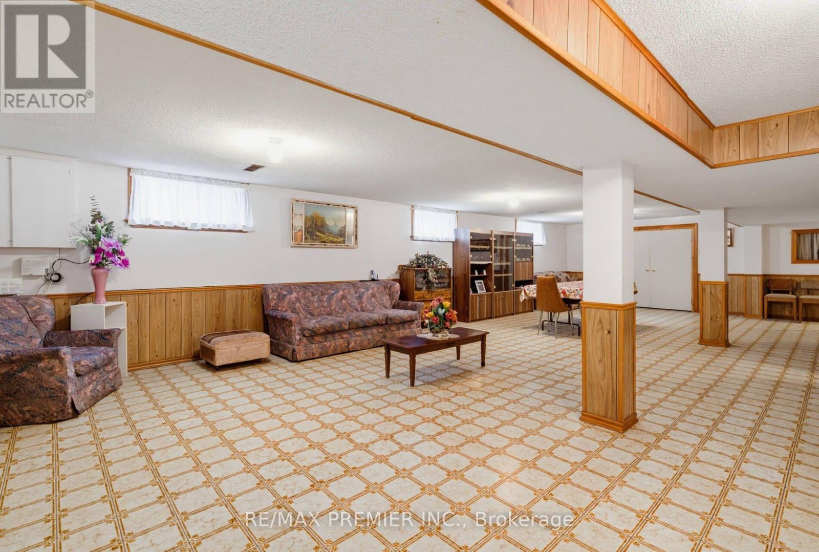 27 WHITFIELD AVENUE - 18