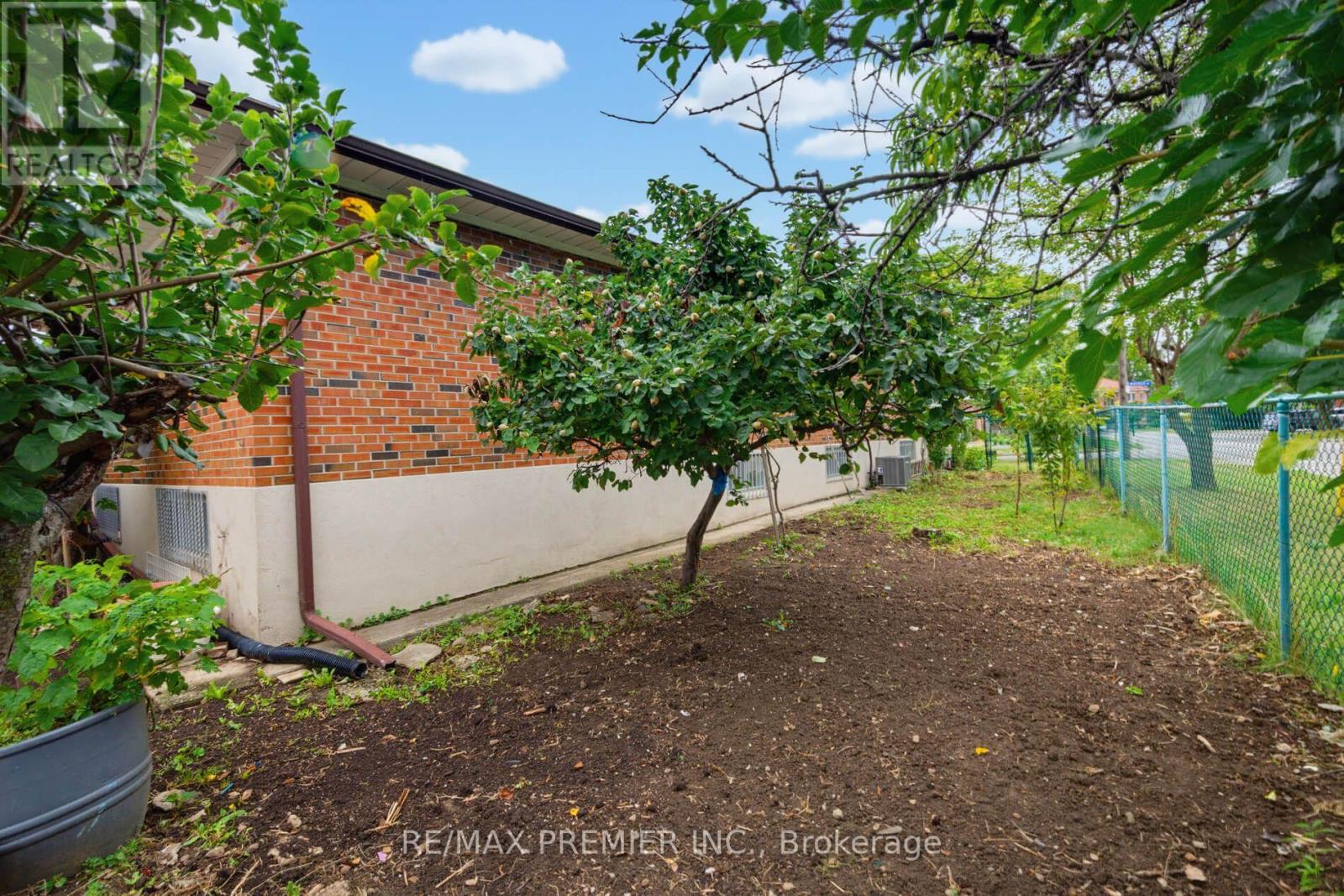 27 WHITFIELD AVENUE - 25