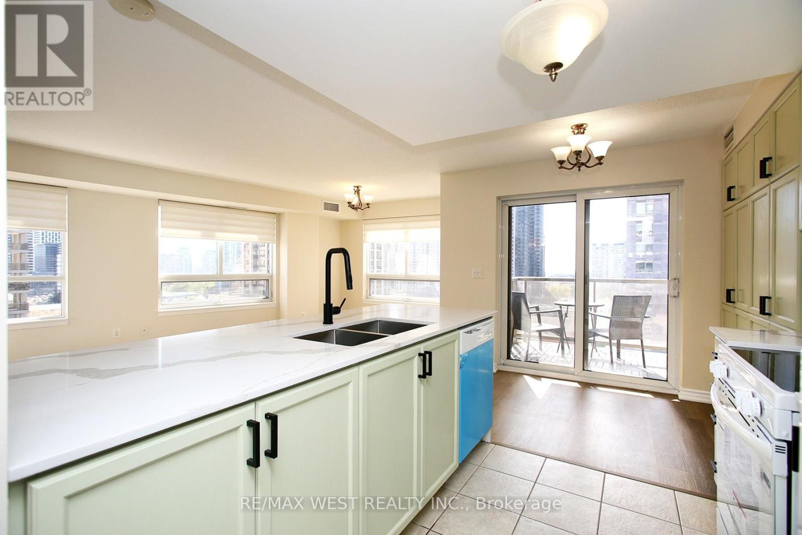 #1101 350 PRINCESS ROYAL DRIVE - Image 11