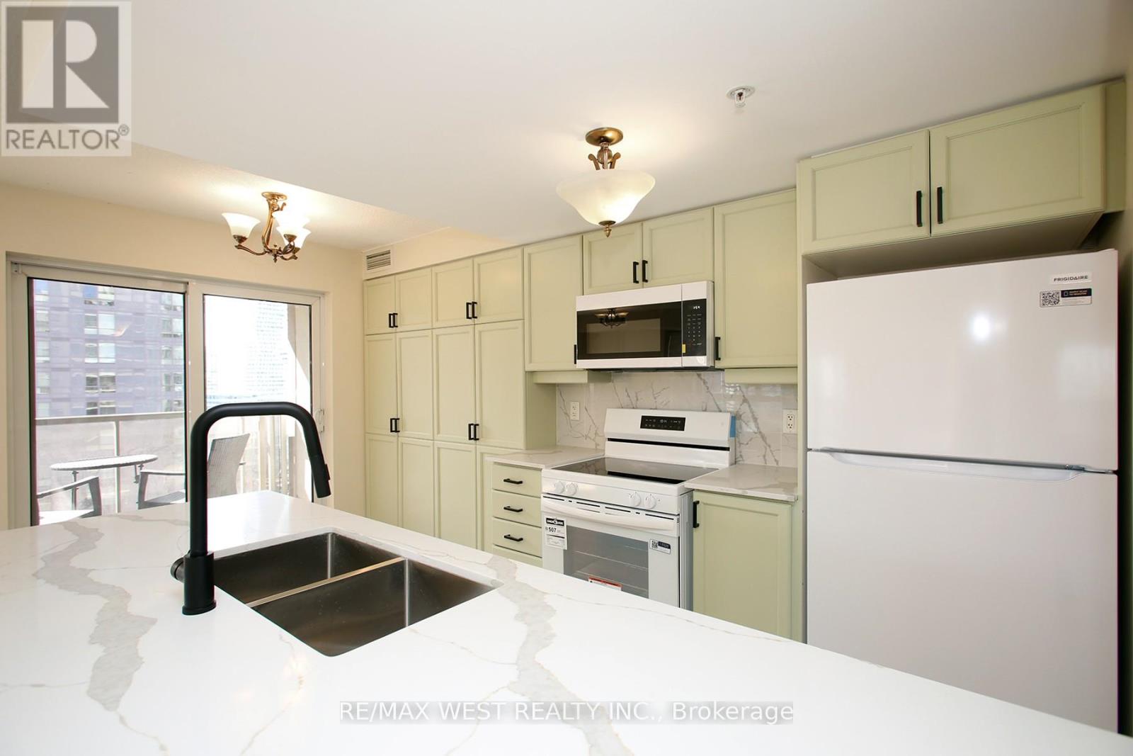 #1101 350 PRINCESS ROYAL DRIVE - Image 13