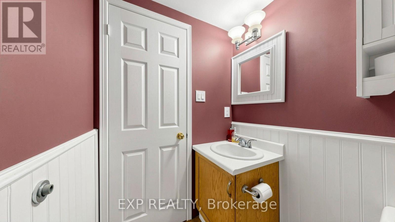 28 HURLBUT PLACE - 16