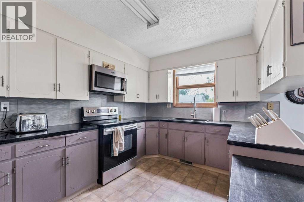 213 6 Street SE - 3