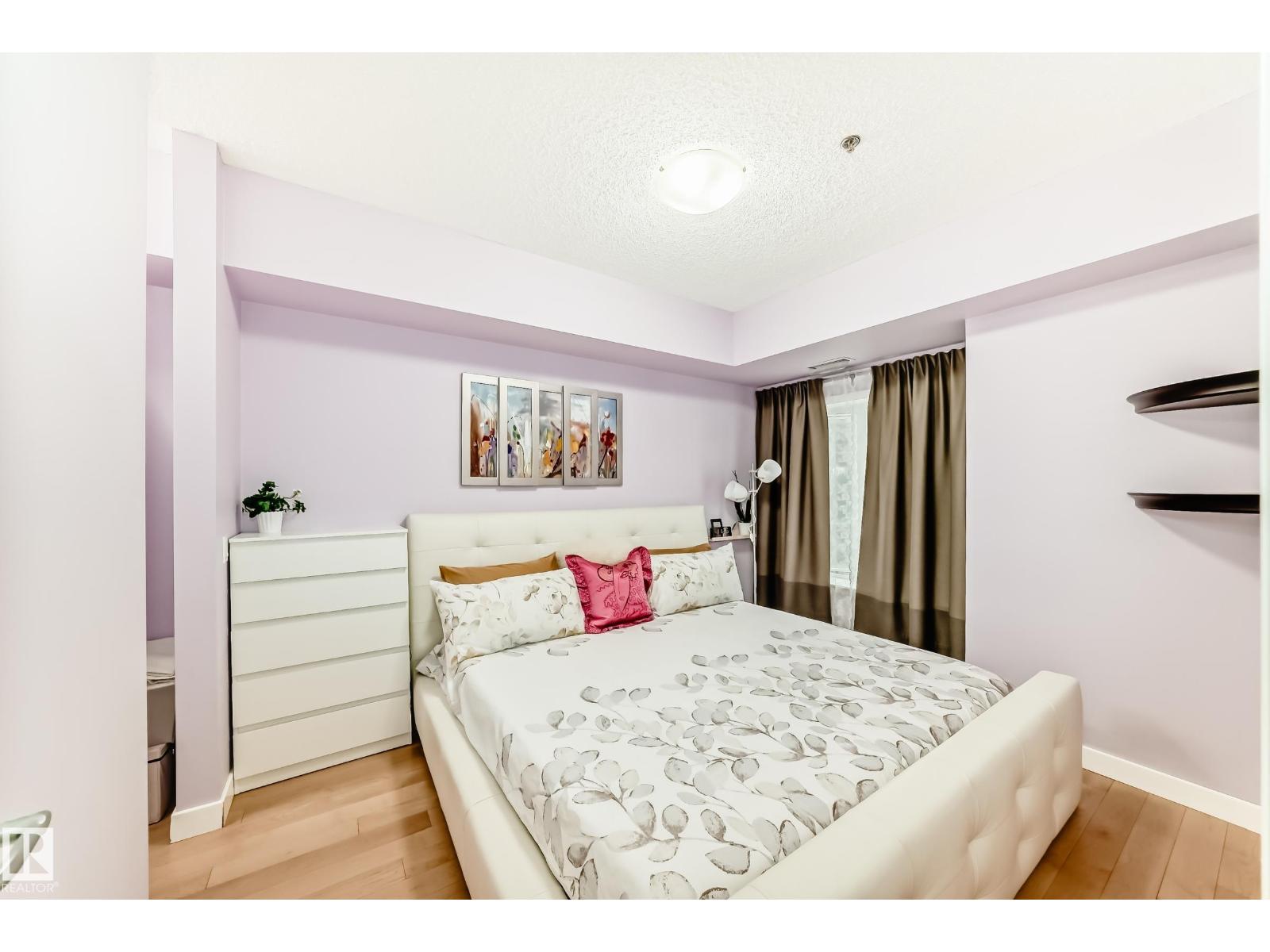 #211 9750 94 ST NW - 22