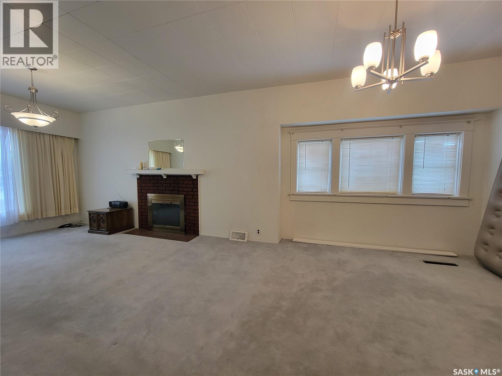 411 1st STREET W - Image 7