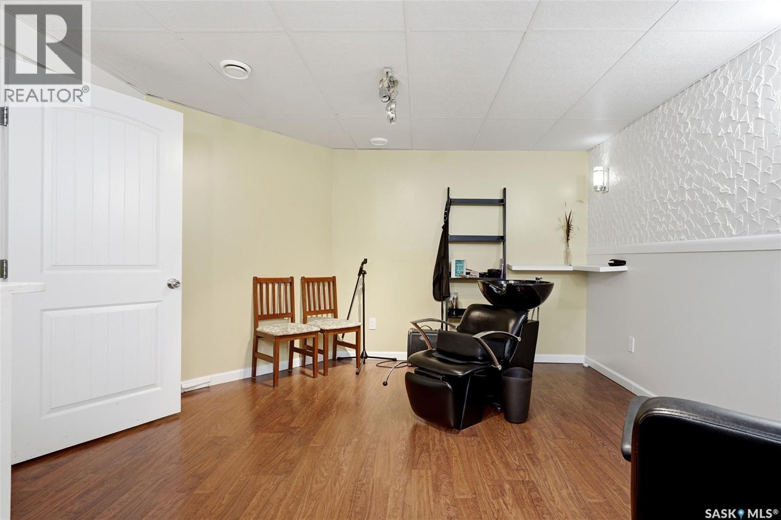3210 Parliament AVENUE - 27