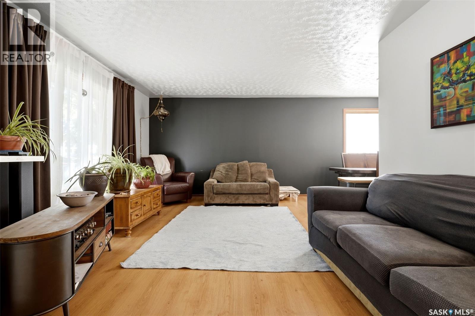 3210 Parliament AVENUE - 4