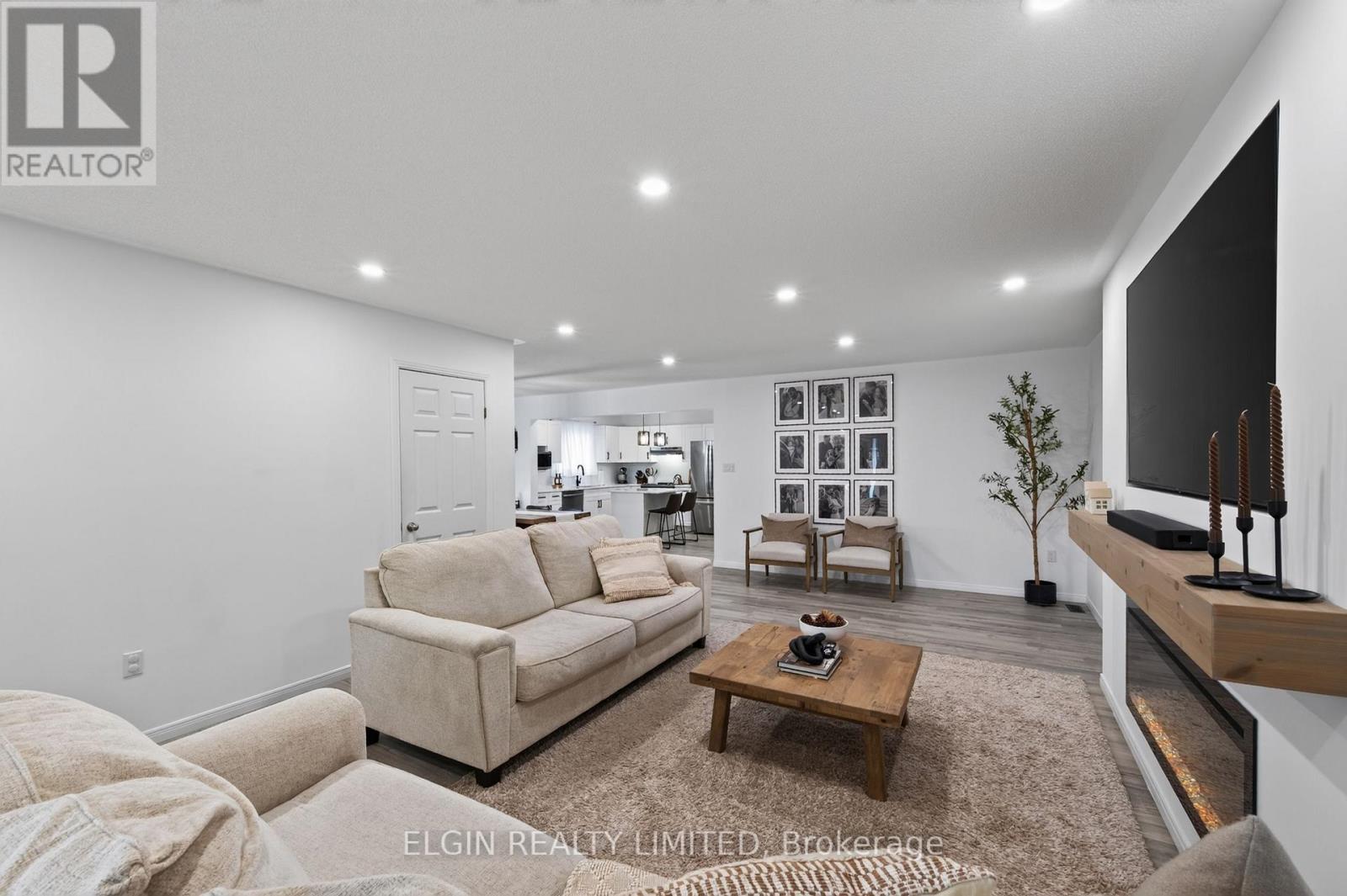 69 CARRIE CRESCENT - 11