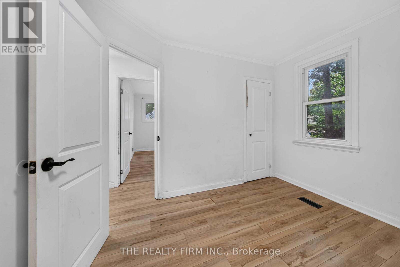24 FAIRVIEW COURT - 11