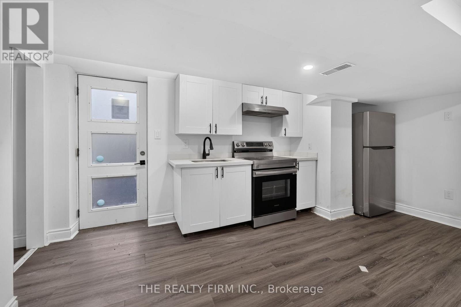 24 FAIRVIEW COURT - 15