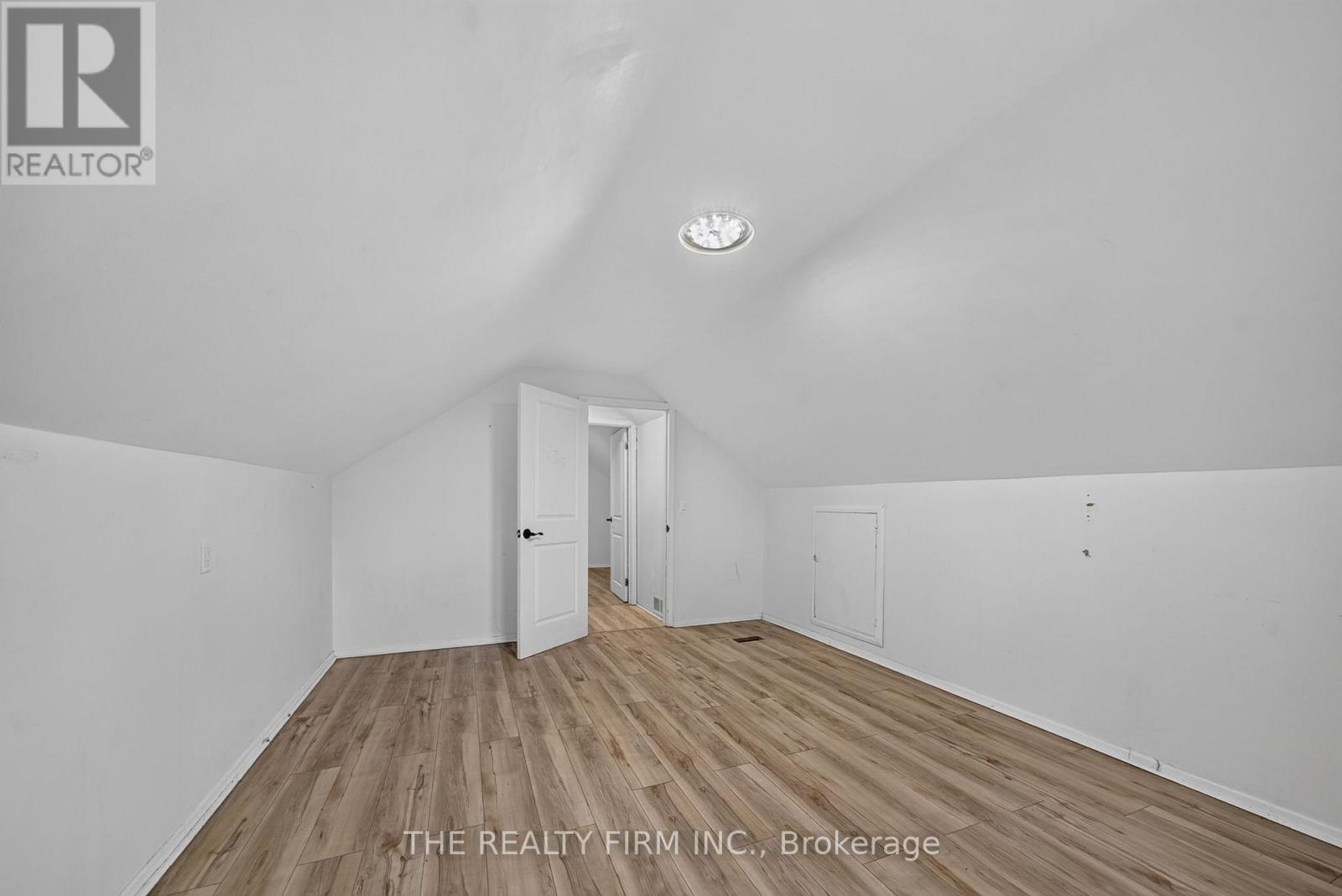 24 FAIRVIEW COURT - 23