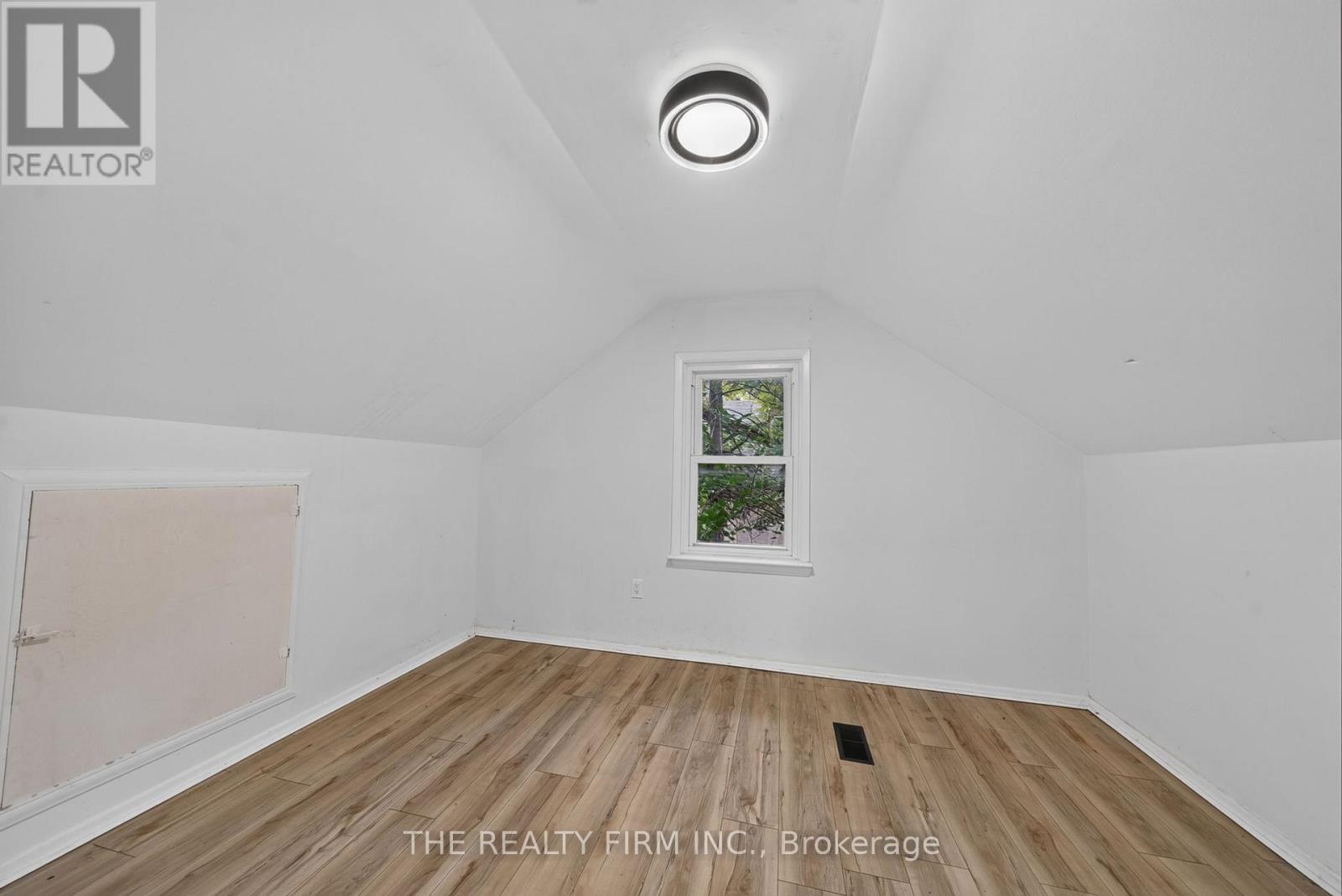 24 FAIRVIEW COURT - Image 24