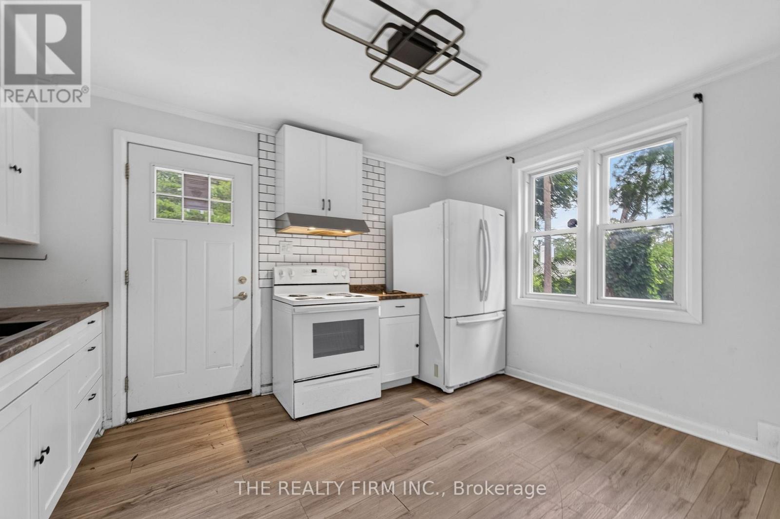 24 FAIRVIEW COURT - 5