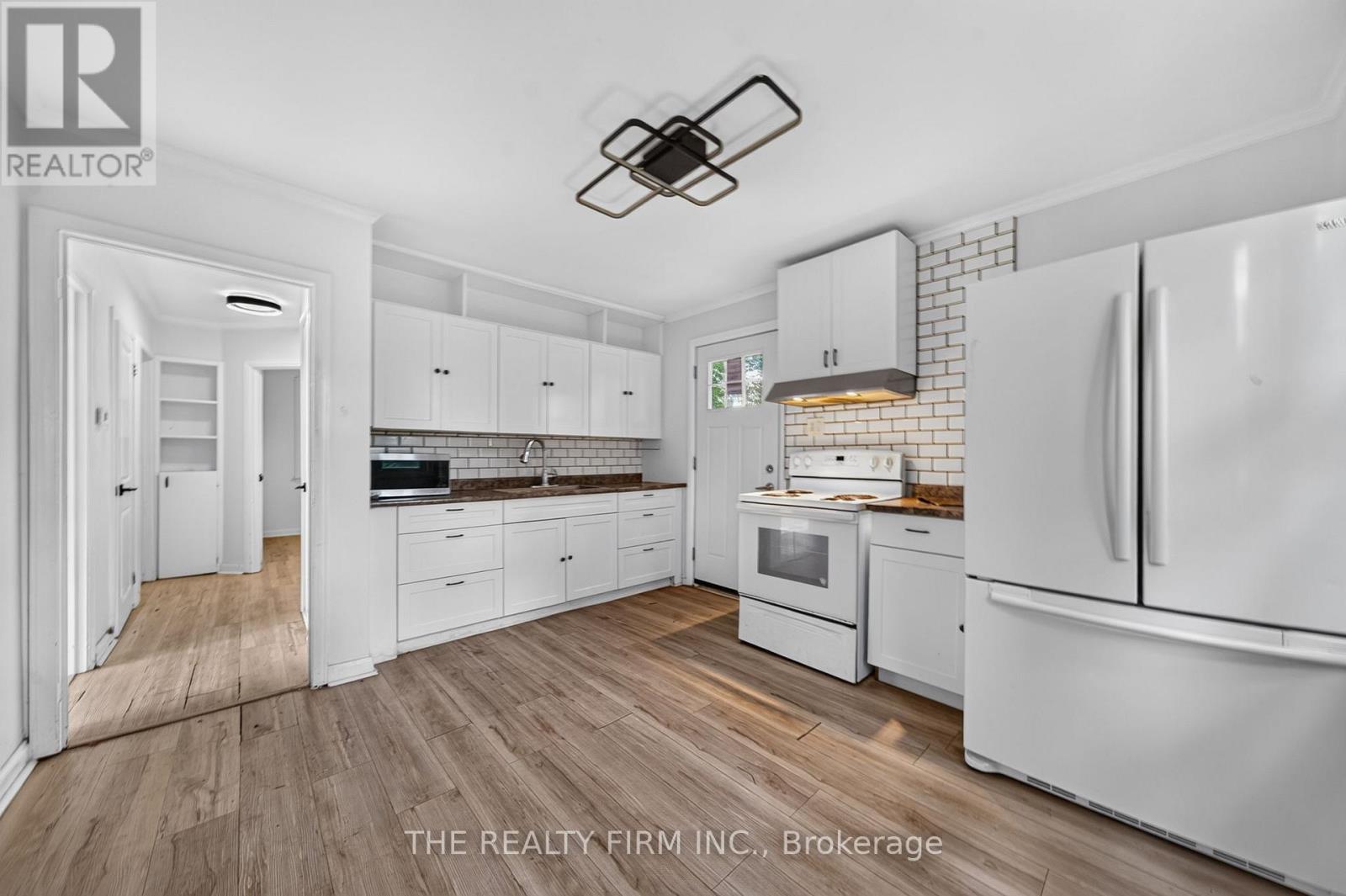 24 FAIRVIEW COURT - 6