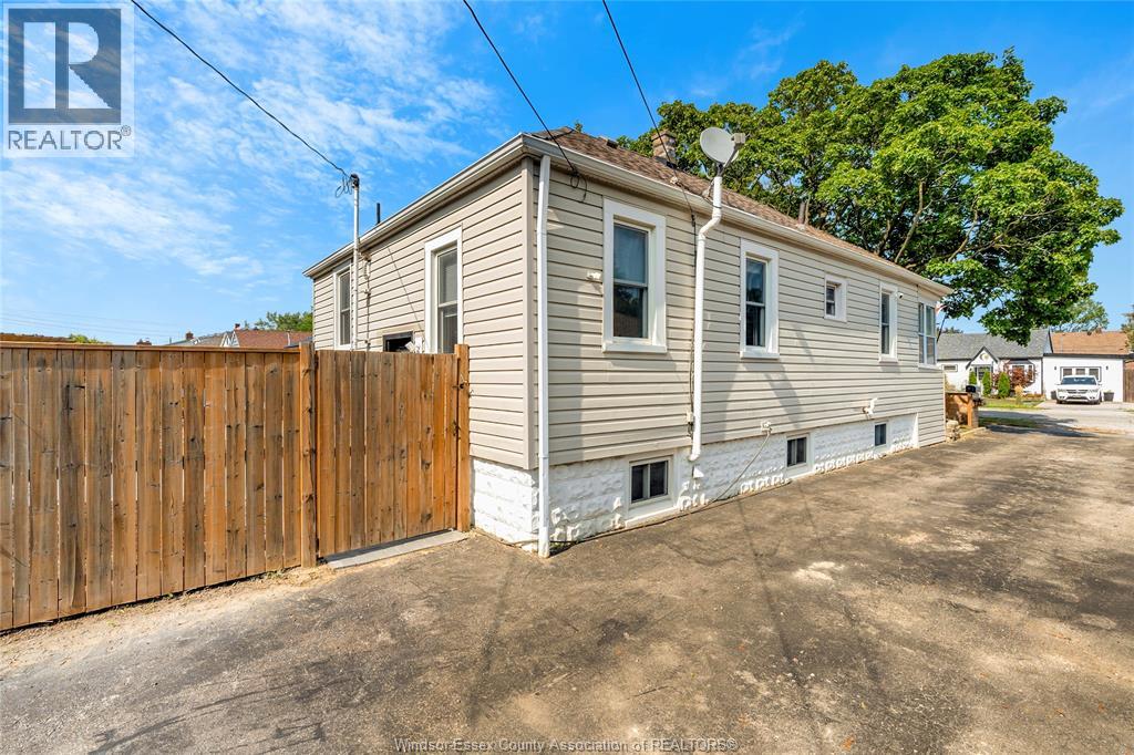 2329 MEIGHEN ROAD - 39