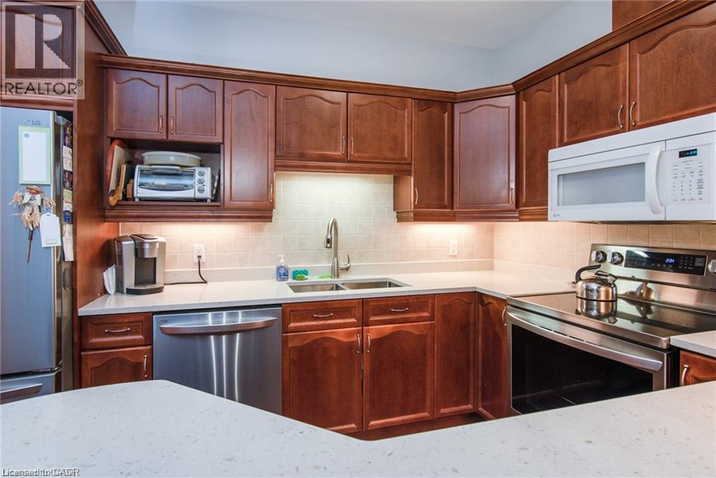 #11 44 LIVINGSTON Boulevard - Image 24