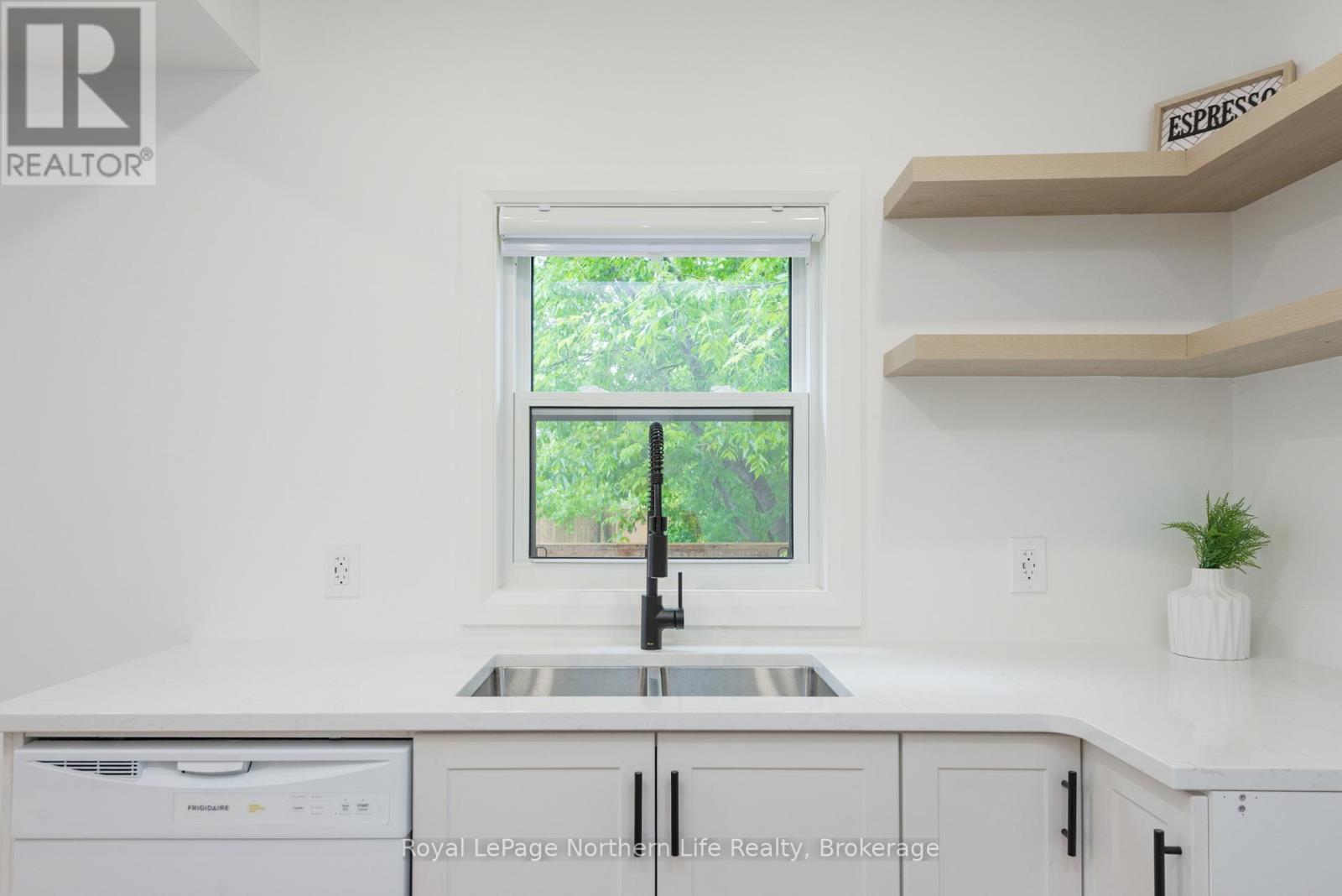 253 SECOND AVENUE W - Image 13