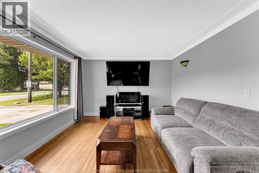 4861 Matchett ROAD, Windsor — photo 8